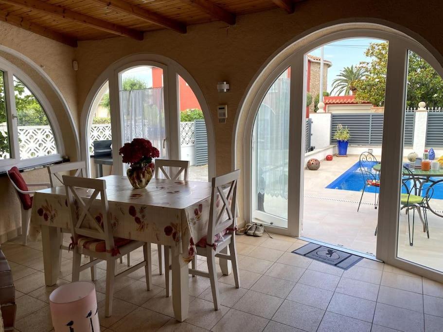 Jolie Maison Avec Sa Piscine Privee Wifi Ampuriabrava Exterior foto